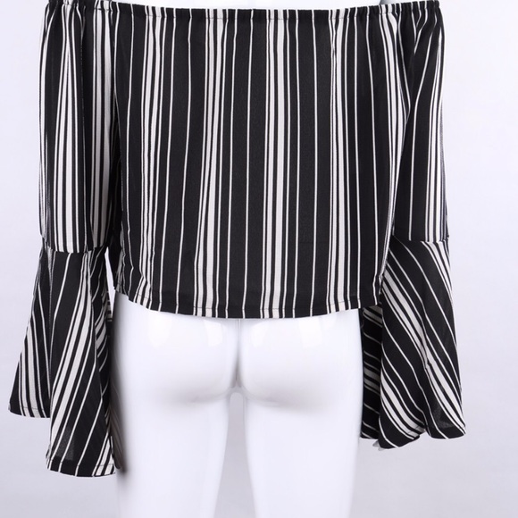 Beautiful off the shoulder crop top - Picture 3 of 4